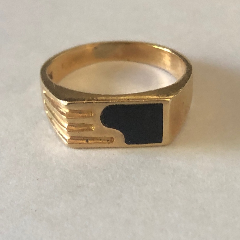 14 KT Yellow Gold Black Onyx Stone Ring